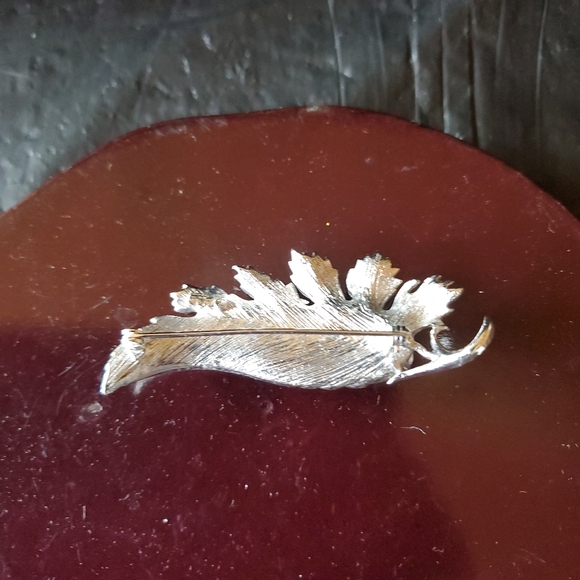 VINTAGE STUNNING SILVER TONE LEAF PIN BROOCH ~SIGNED: CORO - Picture 3 of 5